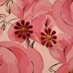 Enamel Daisy Flower Earrings – Gold Metal (18mm) - Image 9